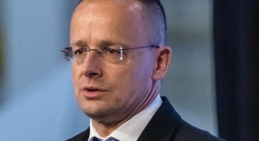 Szijjártó feljelenti rágalmazásért Magyar Pétert