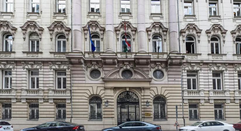 Válasz Online: Ismert NER-családhoz és kazah-orosz üzleti körhöz került két belvárosi állami palota