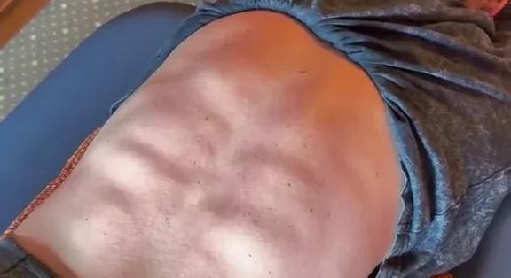 A kockás has már uncsi, az amerikaiak sztársízője kockás hátat villantott