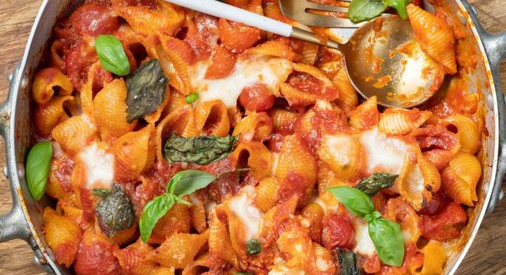 Paradicsomos, mozzarellás tészta: összesütve még finomabb