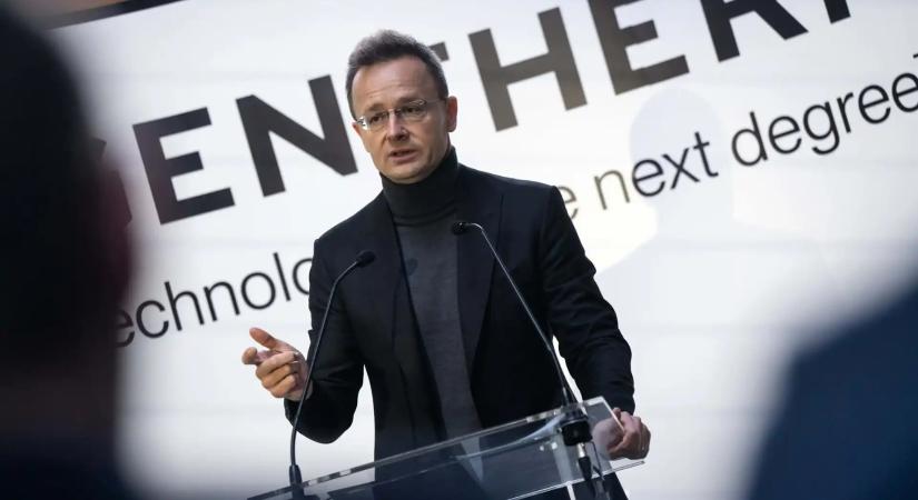 Szijjártó büntetőfeljelentést tesz Magyar Péter ellen