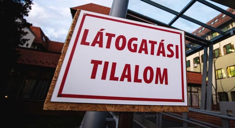 Látogatási tilalom és kötelező maszkviselés a kórházban