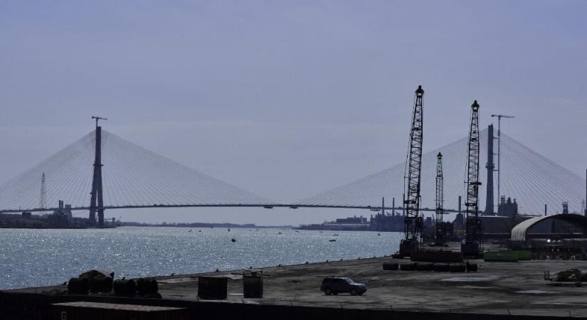 Trump blokkolná egy Kanadát az USA-val összekötő híd átadását, mert szerinte kihasználnák vele az országát