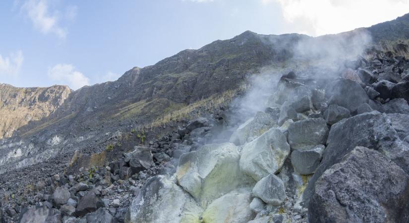Felébredt a végzet vulkánja? – Furcsa jeleket mutat a 40 éve szunnyadó óriás