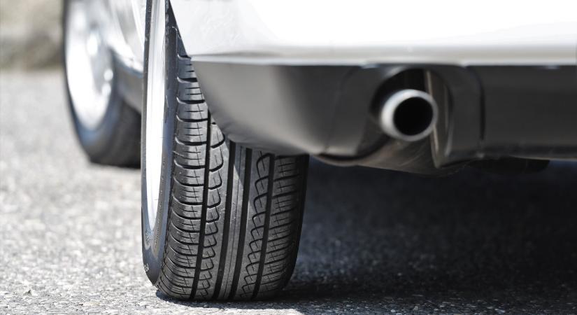 Minden autóban ott van ez a fontos információs tábla, amit nem szabad figyelmen kívül hagyni