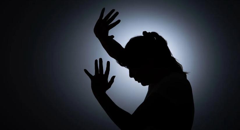 Brutálisan kegyetlen gyerekkora volt a magyar pornósztárnak