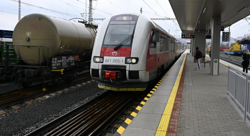 Rendszerhiba miatt szünetel a vasúti jegyek online eladása