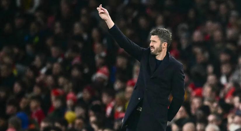 Carrickék kezében az olló, jótékony célra ajánlja fel hajkoronáját a MU-szurkoló