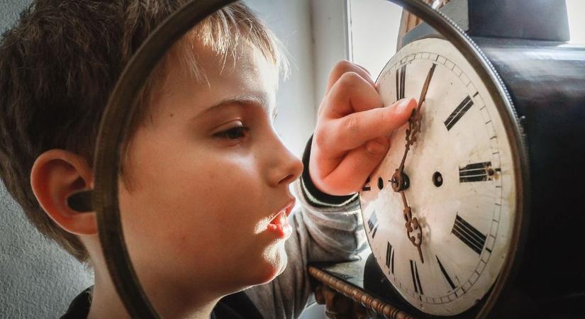 Ezen a hétvégén kell átállítani az órát – idén sem került eltörlésre a szokás