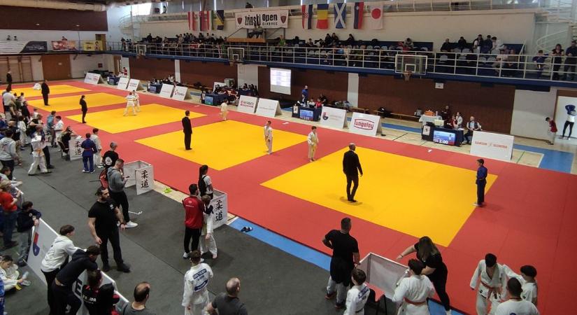 Tíz aranyat hozott a KASI Csáktornyáról