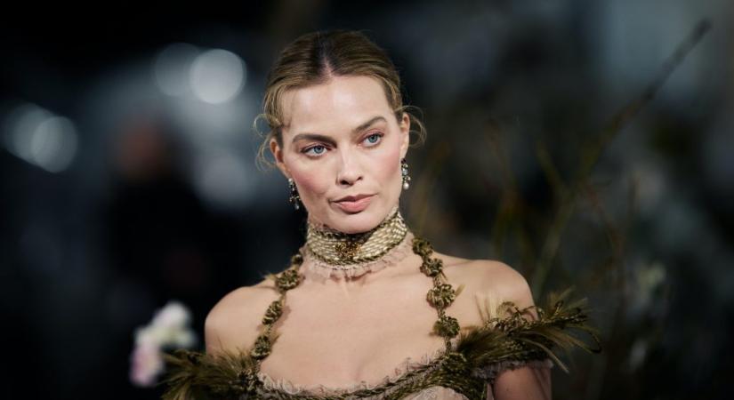 „Menj a picsába” – férfi kollégája Margot Robbie kezébe nyomott egy könyvet arról, „hogyan lehet kevesebbet enni”