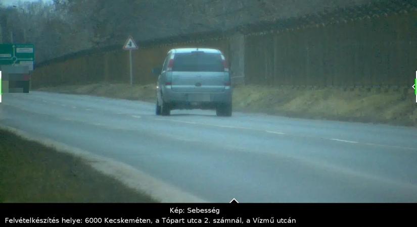 Több mint a megengedett kétszeresével hajtott Kecskeméten, ekkora bírság lett a vége!