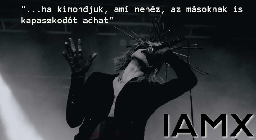 Chris Corner nem azért áll színpadra, mert minden rendben van...