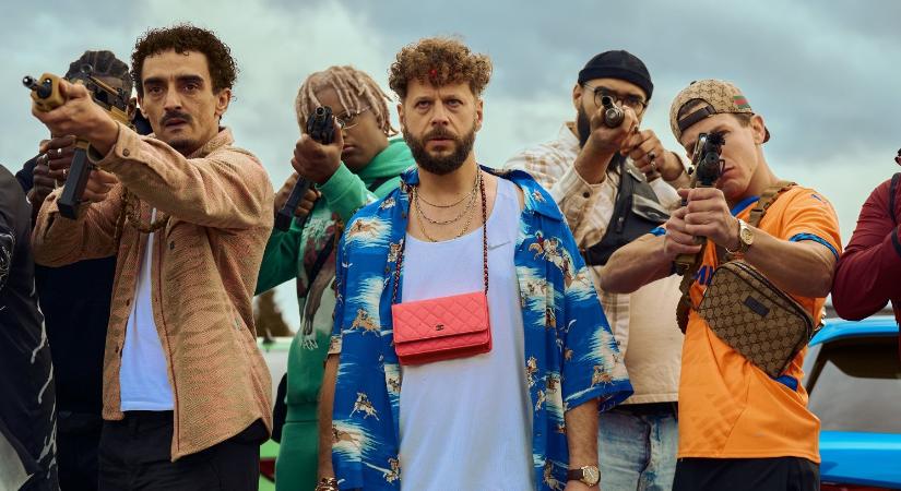 TOP 5-ben a Netflixen: Rákaptak a magyar nézők a 16-os új, bankrablós vígjátéksorozatra