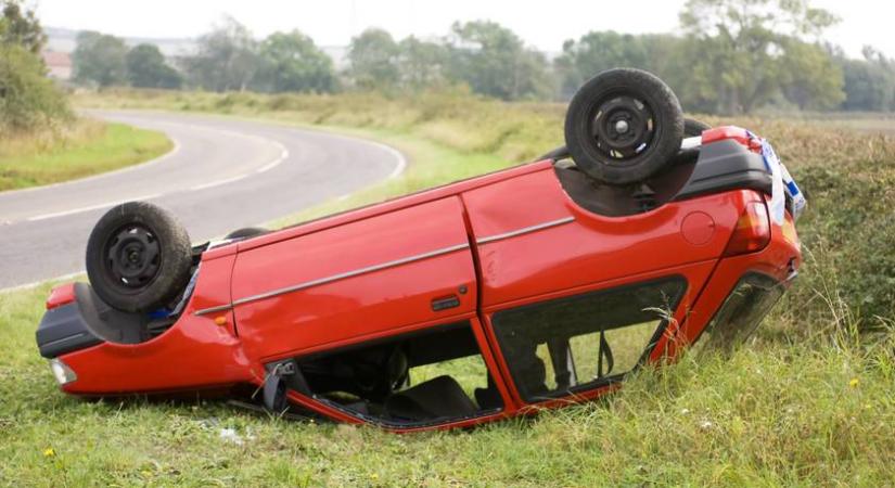 A főnöke tudta nélkül vitte el a céges autót, majd fejre állította: a csavar csak ezután jött