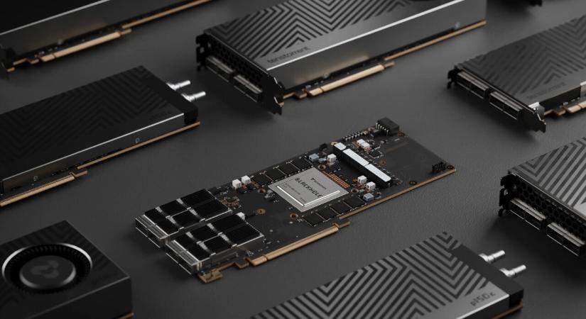 A már megjelent gyorsítóin kapcsolt ki néhány részegységet a Tenstorrent