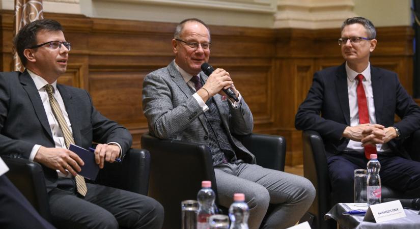 Navracsics Tibor szerint a közszolgálati egyetem adta a tudományos alapot a működő állam kiépítéséhez