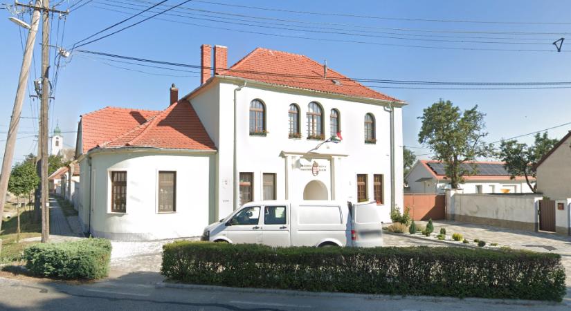 Gázfegyverrel lőtték fejbe Nagytevel polgármesterét