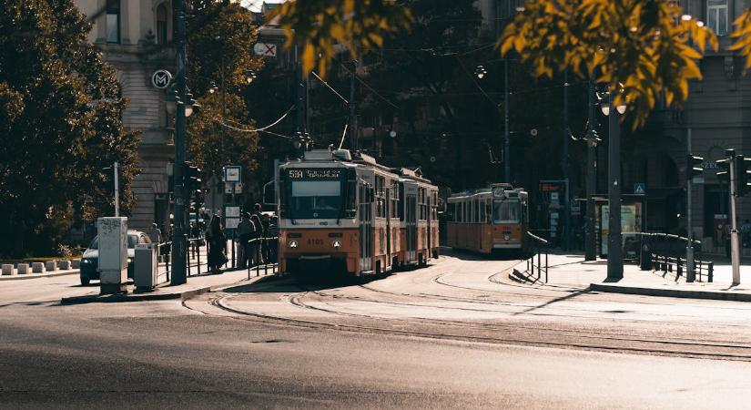 Változik Budapesten a közlekedés: ebben az utcában korlátozzák a sebességet