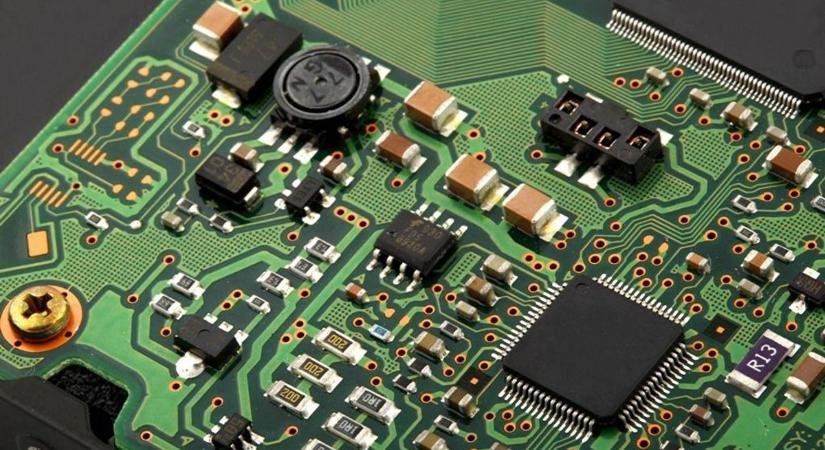 Okostelefont, laptopot, játékkonzolt vagy autót venne? Az MI-fejlesztések miatt mélyebben kell a zsebébe nyúlnia