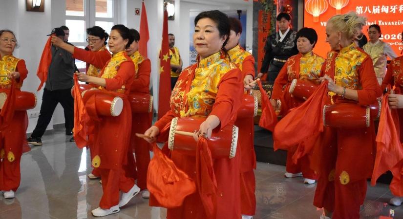Sárkánytánc, pekingi opera, teakóstoló – kínai tavaszünnep fesztivál érkezik a Jászságba