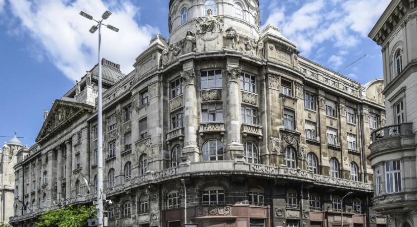 Újabb állami palotákat szereztek kormányközeli üzleti körök