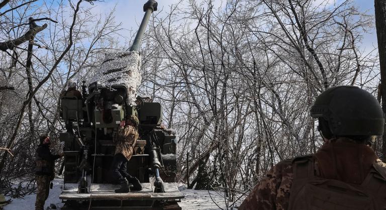 Százezer katona mozdulhat meg, Vlagyimir Putyin nyár végére eldöntené a háborút