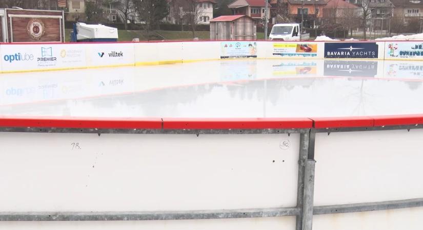 Több mint tízezer látogatót vonzott Zalakaros első jégpálya-szezonja