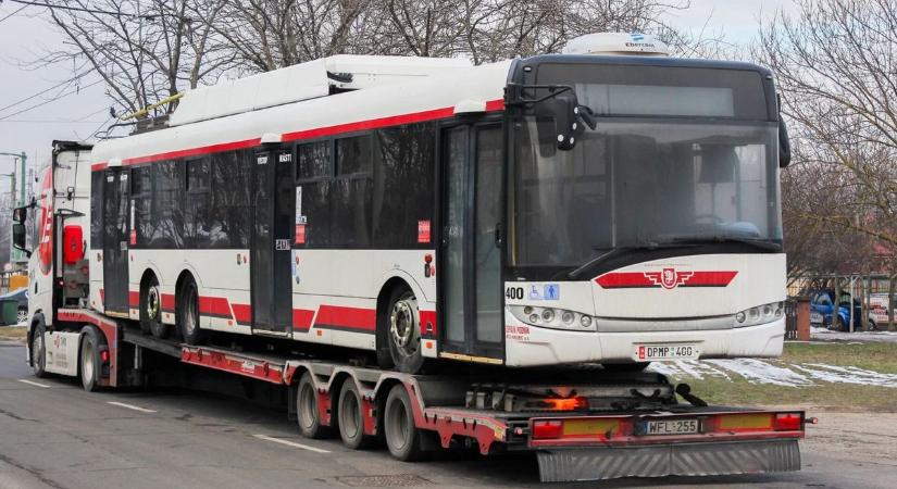 Gyorsított ütemben állhatnak forgalomba a Szegedre érkezett háromtengelyes trolibuszok