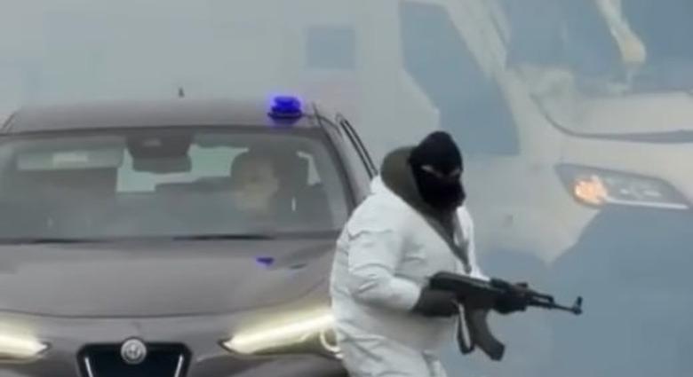 Símaszkos fegyveresek robbantottak pénzszállítót az országúton (VIDEÓ)