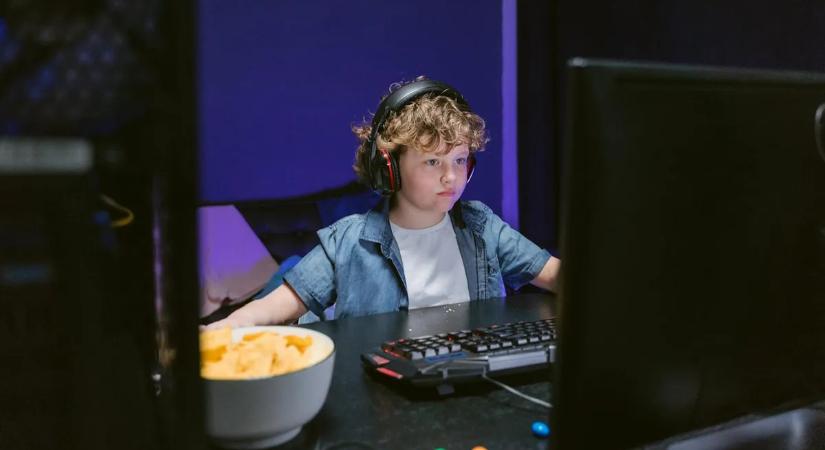 Mindenkit gyereknek fog nézni a népszerű chatapp