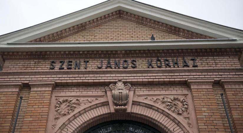 Szennyvíz ömlött a Szent János Kórház egyik várójának plafonjából, lezárták a a fül-orr-gégészeti ambulanciát