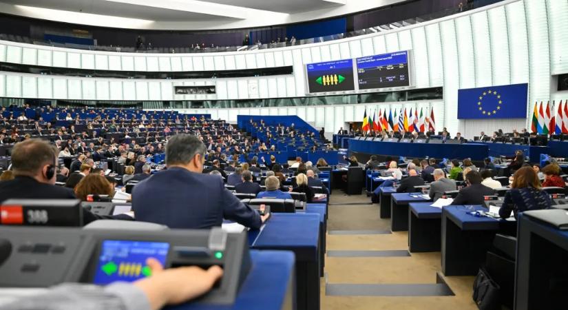 Keményebb menekültügyi szabályokra mondott igent az EP, csak egy magyar pártból szavaztak nemmel