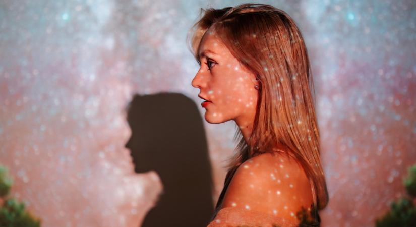 A karma egyszerre kegyetlen és igazságos: mindenki visszakapja egyszer, amit mások ellen tesz