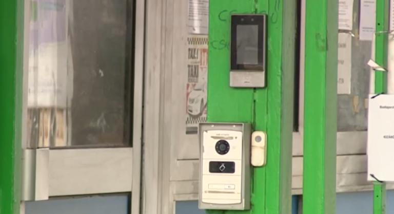 Egyre többen mondanak fel a magyar kórházakba telepített arcfelismerő rendszer miatt