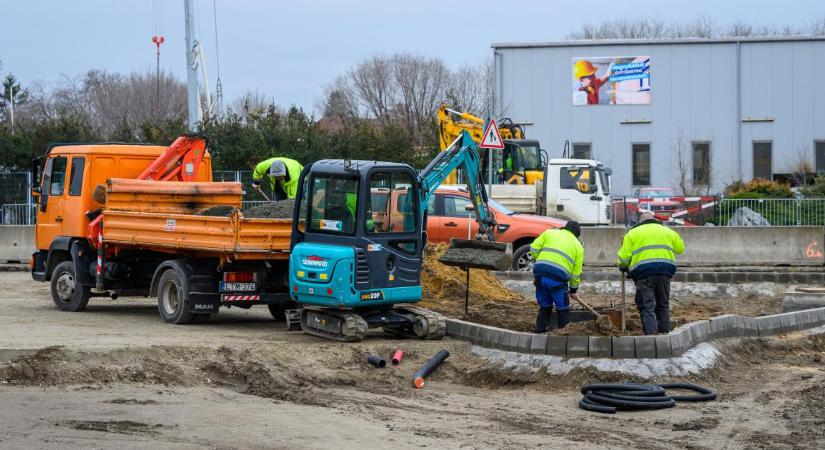 Elmúltak a fagyos napok, folytatódnak a csomópontfejlesztések Debrecenben – fotókkal