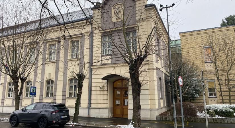 Gyermekpornográfia a vád: több ezer kiskorú meztelen képe a mobilon