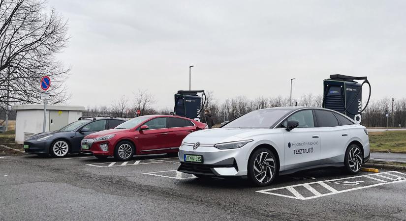 Megnézték, mit bír 31 elektromos autó a fagyos magyar valóságban