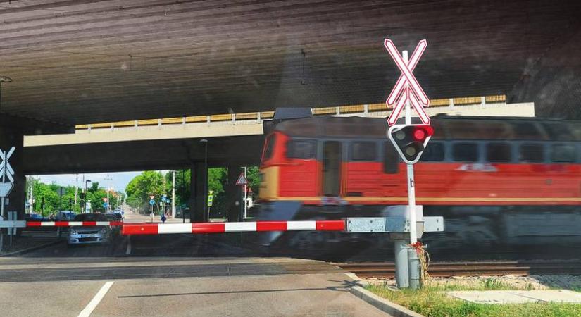 Fontos változásra hívja fel a figyelmet a MÁV sok vasúti átjáróval kapcsolatban: megkezdődött a tesztidőszak
