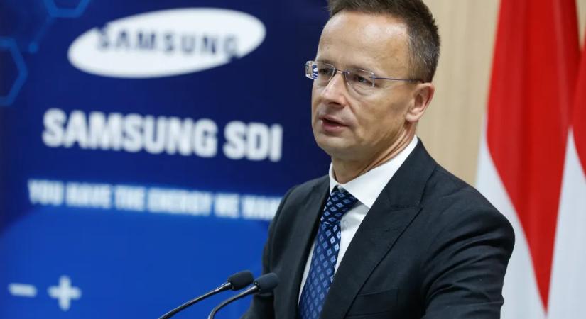 Szijjártó rágalmazás miatt feljelentést tett Magyar Péter ellen