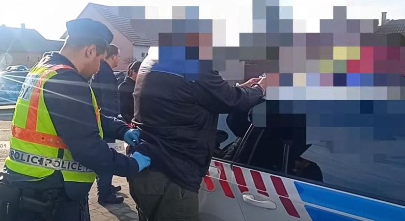 Rendőrségi videó: így fogták el az idős férfit, aki a szomszéd vármegyében rálőtt a polgármesterre