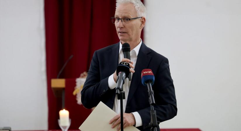 Soltész Miklós: Megújul az alsózsolcai metodista templom tetőszerkezete