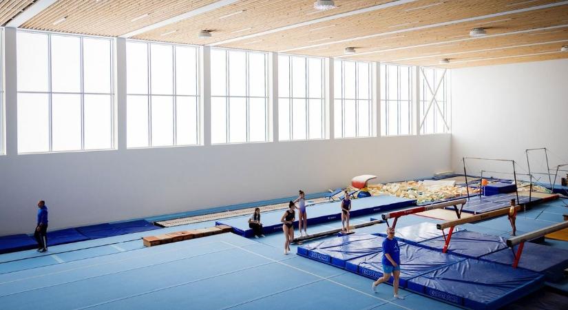 A tornászgyakorló hosszú távon, következetesen fejlesztette a várost