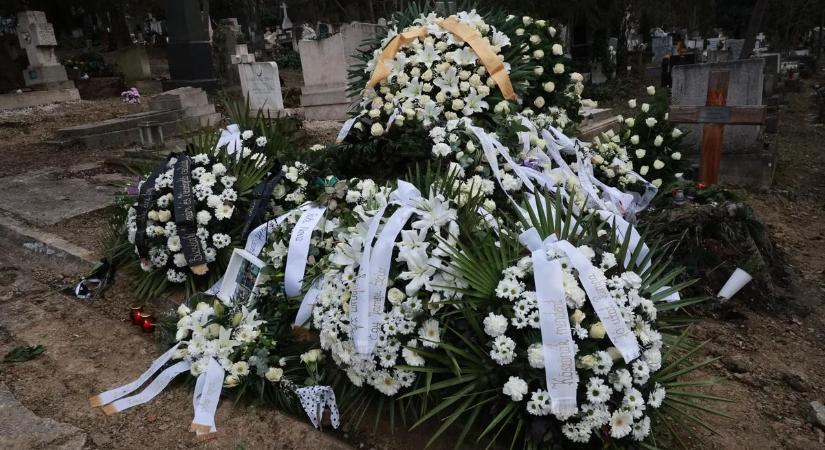 Fenyő Miklós temetése után így néz ki a sírhelye