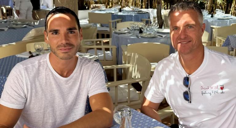 Ralf Schumacher férjhez megy, eljegyezte 14 évvel fiatalabb párját