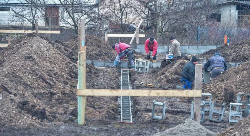 Közel 600 millióból épül Mosolyfalva a hevesi településen - örülnek is neki sokan