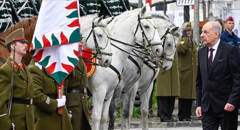 A köztársasági elnök félreáll szolidaritási adó ügyben