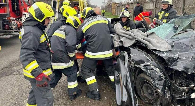 Apja szeme láttára halt meg a 25 éves nő, miközben a tettes elmenekült Aszódon – videóval