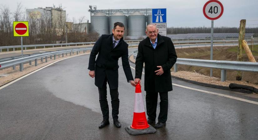 Most már az autósok is használhatják az M5 autópálya új csomópontját – fotók,