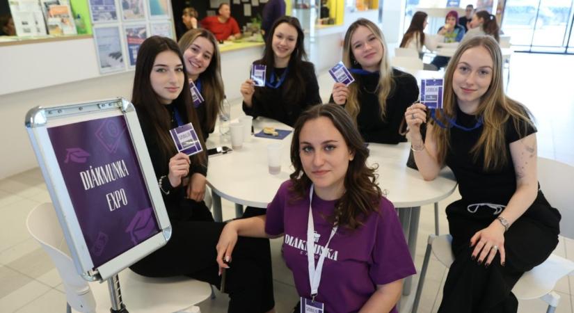 Call center a sláger, nyúlhajtás a meglepetés: ilyen diákmunkákra vadásznak most a fiatalok